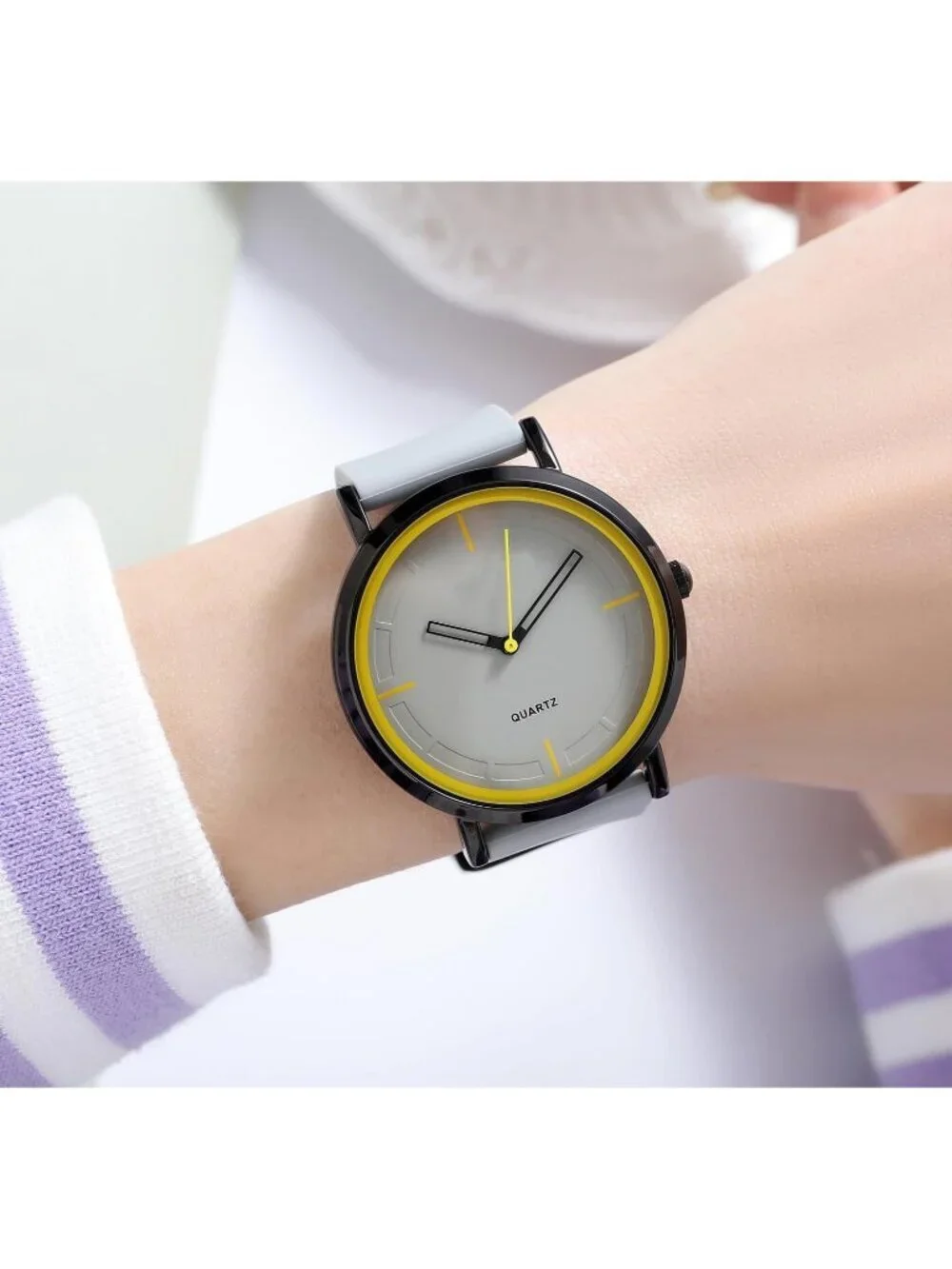 Women's Grey Analog Quartz Simple Silicone Strap Waterproof Round Sport Watch